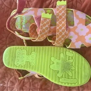 Mini Melissa Indonesia (@minimelissa_id) • Instagram photos  Mini Melissa Kids\' Green and Pink Flower Shoes display picture 1